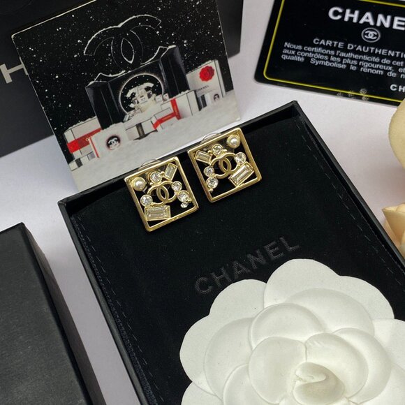 Chanel pendant double c crystal earrings - Picture 3 of 6